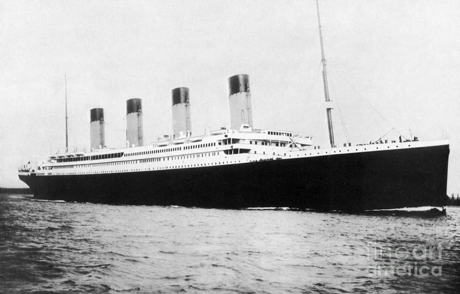 The Titanic #3 Photograph by Photo Researchers