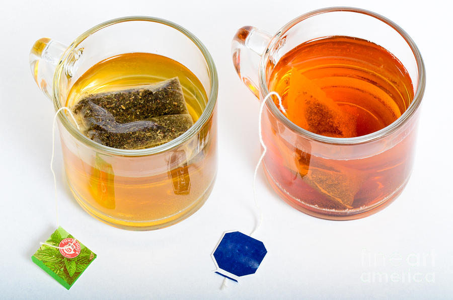Green And Black Tea #4 Photograph by Photo Researchers