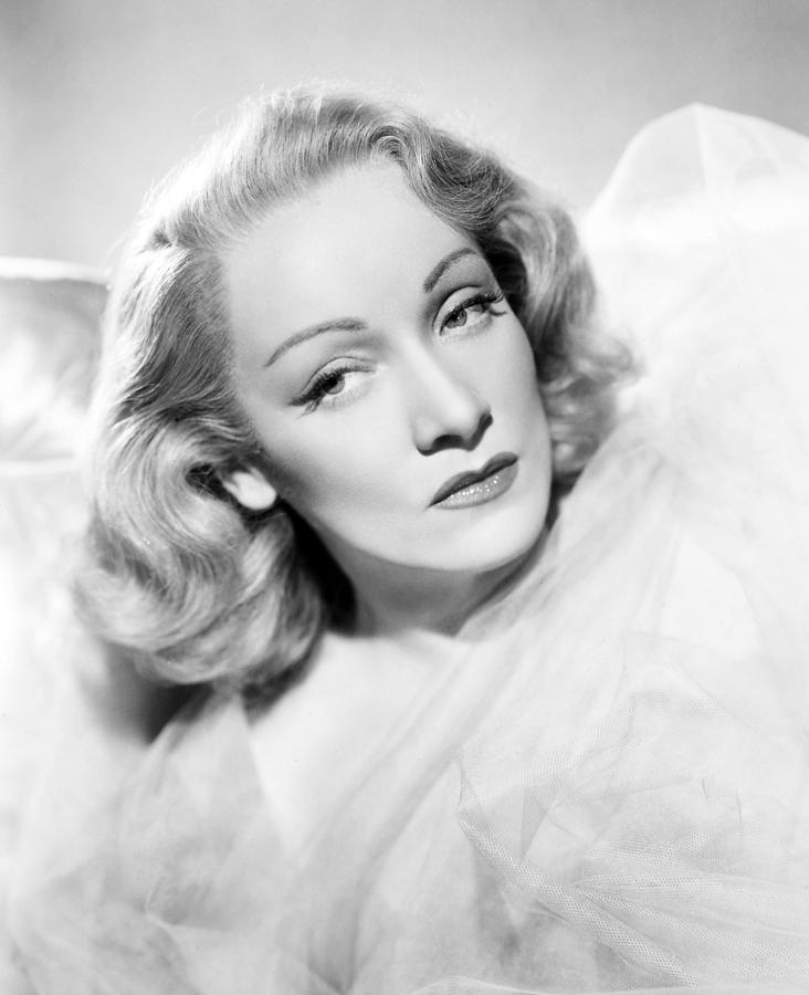 Marlene Dietrich (1901-1992) Photograph by Granger - Fine Art America