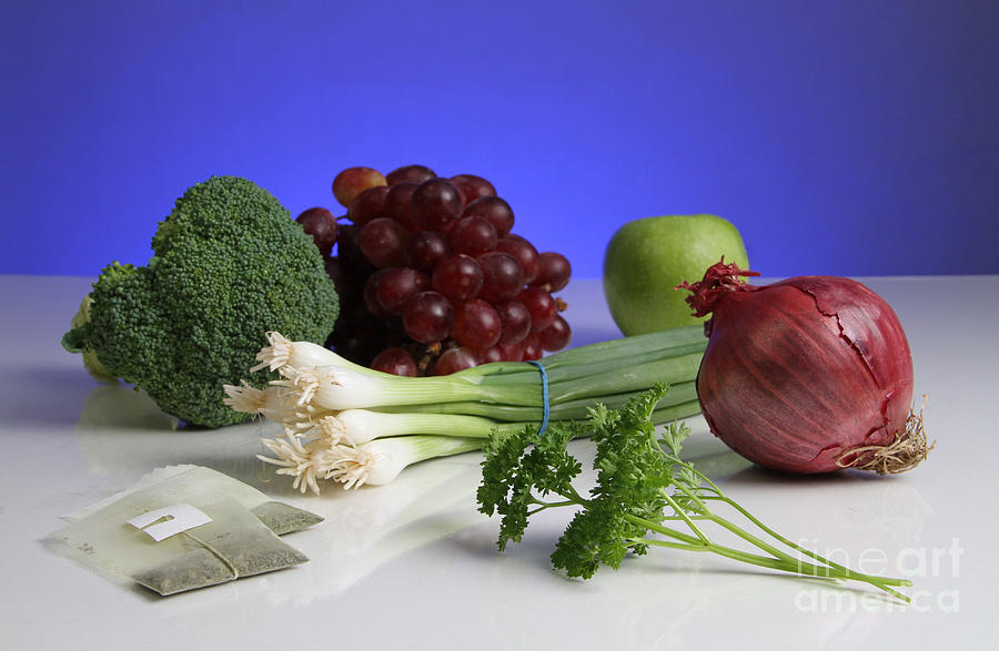 Foods Rich In Quercetin #5 Photograph by Photo Researchers, Inc.