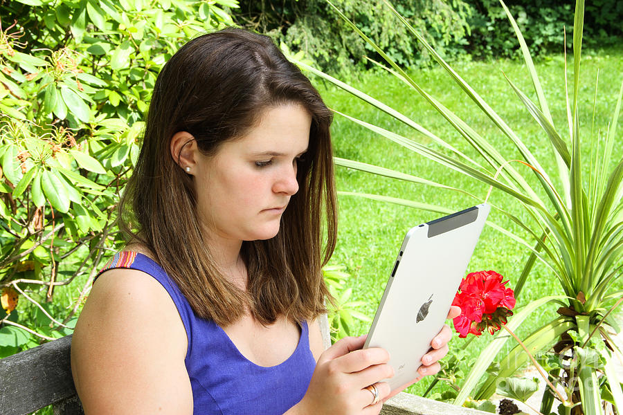 Woman Using Her Ipad Photograph by Photo Researchers, Inc. - Fine Art