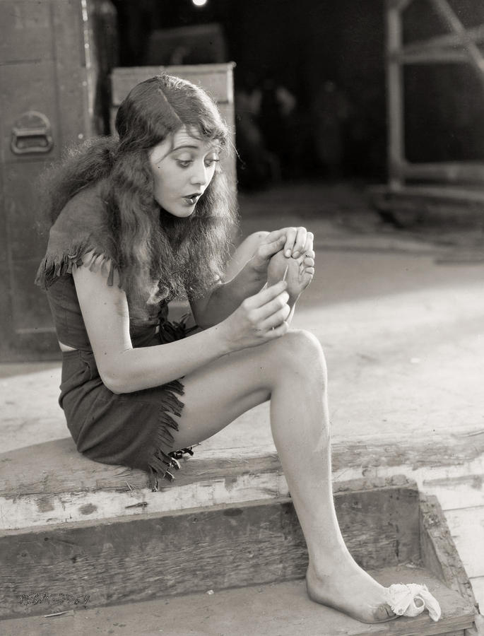 Silent Film Still: Woman Photograph by Granger - Fine Art America