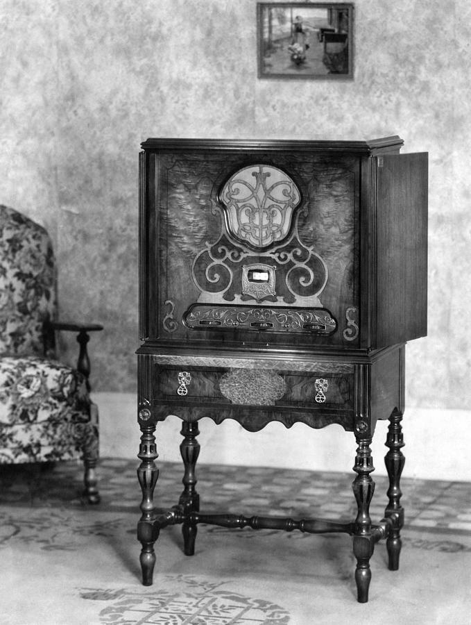 A Cabinet Radio, C. 1927 Photograph by Everett - Fine Art America