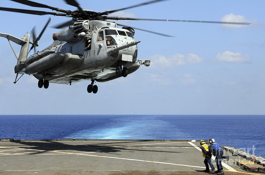 A Ch-53e Super Stallion Lifts Photograph by Stocktrek Images - Fine Art ...