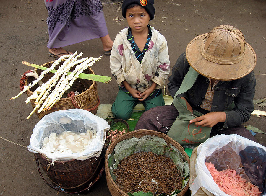 A child in the market of Aungban - Myanmar Photograph by RicardMN Photography