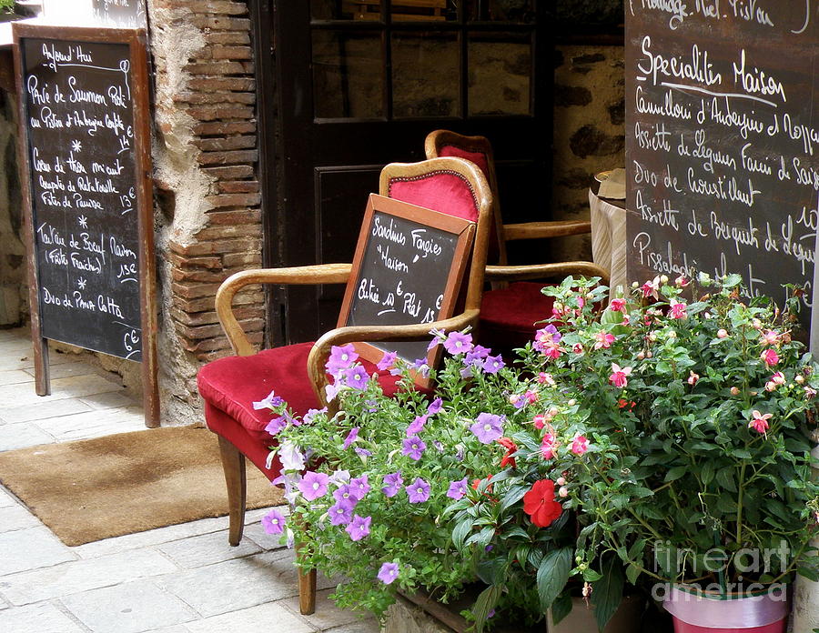 A French Restaurant Greeting Photograph by Lainie Wrightson