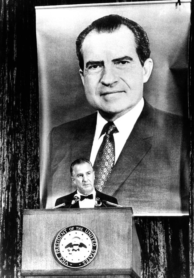 A Huge Portrait Of President Nixon Photograph by Everett - Fine Art America