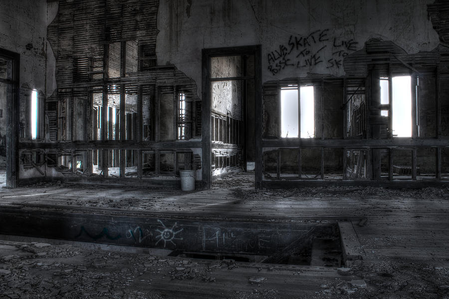 Abandoned Photograph by Andrew Pacheco