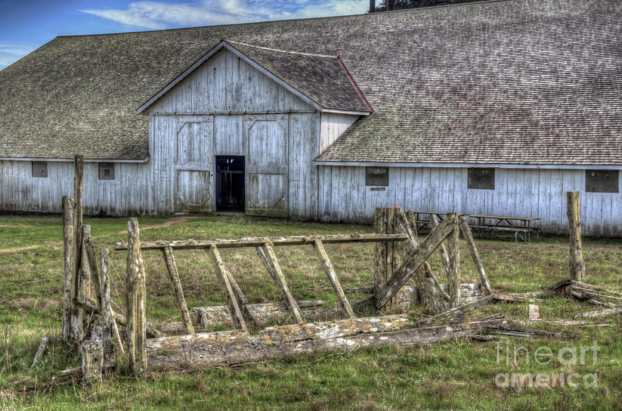 Abandoned Barn Photograph by Eddie Yerkish