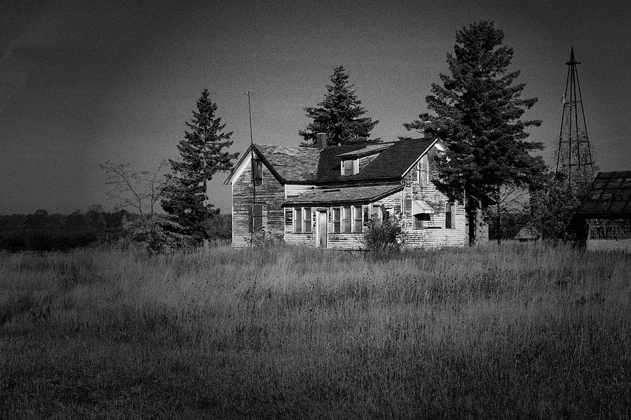 Still Life Photograph - Abandoned Farm by Chuck De La Rosa