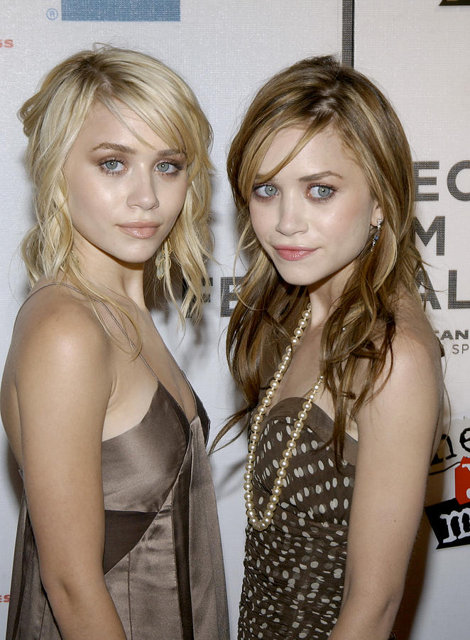 Actresses Mary Kate And Ashley Olsen Photograph by Everett