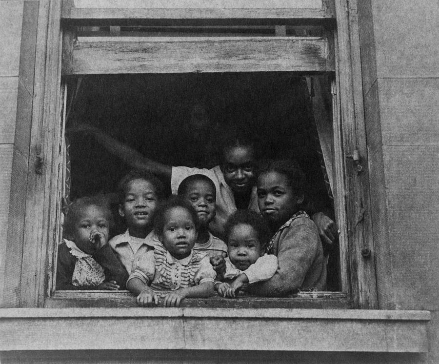 History Photograph - African American Woman And Six Children by Everett