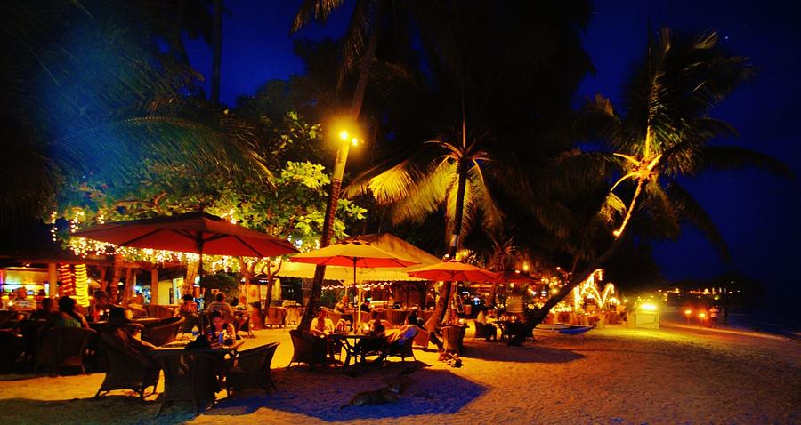 Alona Beach nightlife Philippines by Proinsias Faulkner.