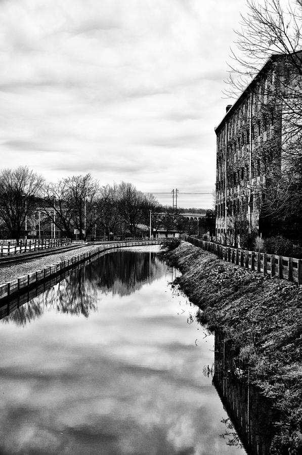 Philadelphia Photograph - Along the Canal in Manayunk by Bill Cannon