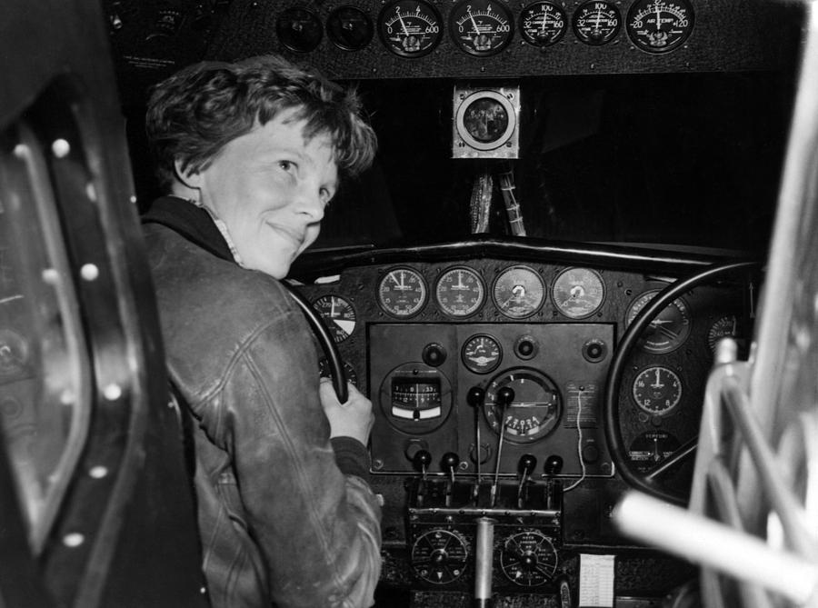 Amelia Earhart In Her Lockheed L-10e Photograph by Everett