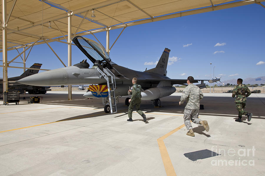 An Alert Crew Scrambles To An F-16 Photograph