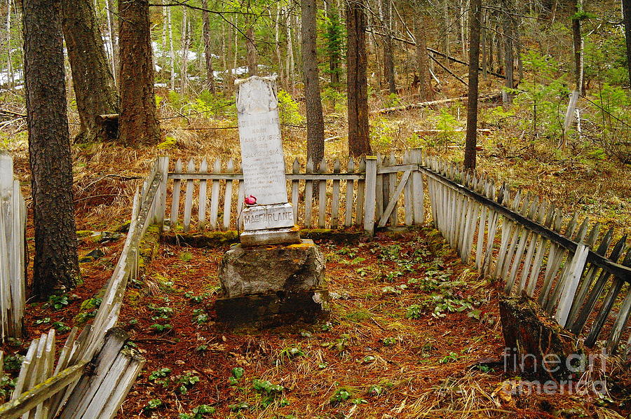An Old Gravesite  Photograph by Jeff Swan