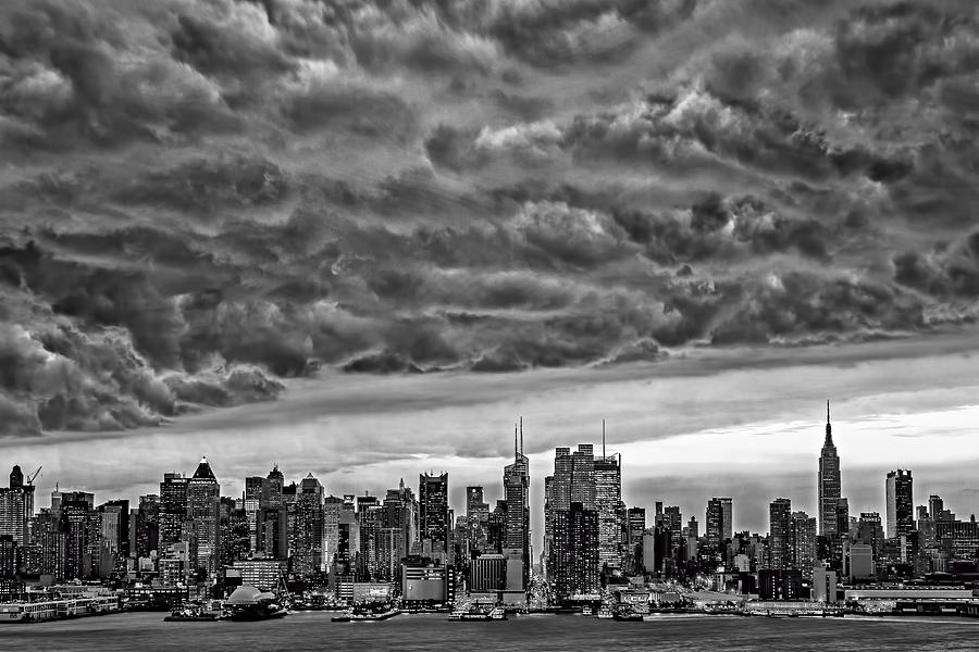 New York City Photograph - Angry Skies Over NYC by Susan Candelario