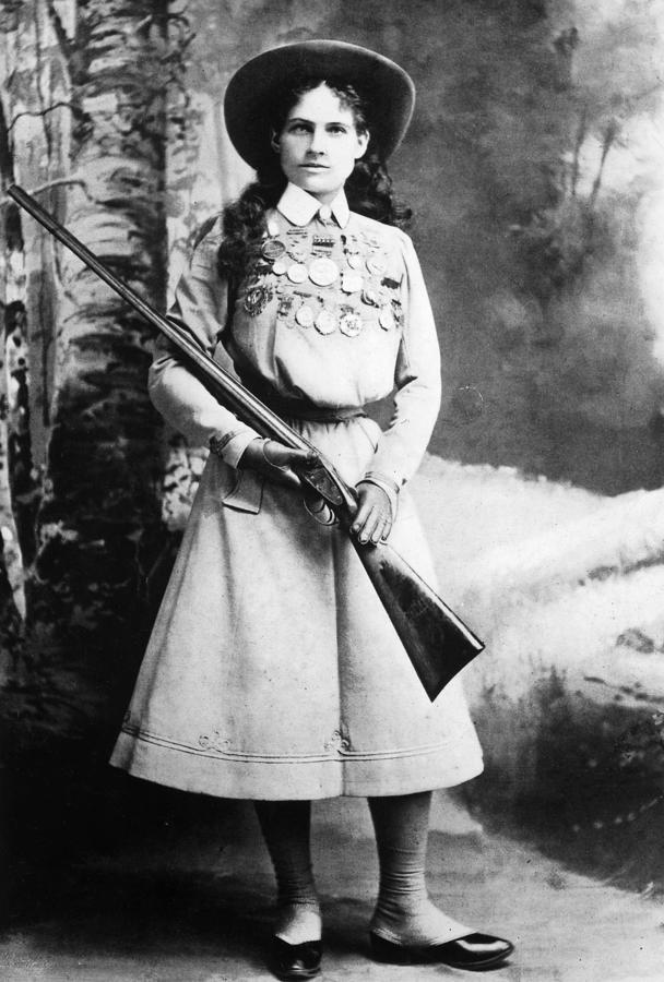 Annie Oakley (1860-1926) Photograph by Granger