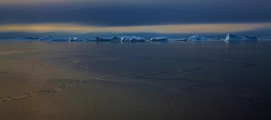 Nature Photograph - Antarctic Landscape 121 by David Barringhaus