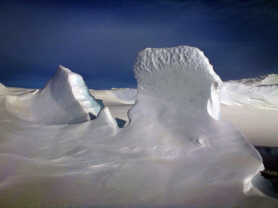 Nature Photograph - Antarctic Landscape 145 by David Barringhaus