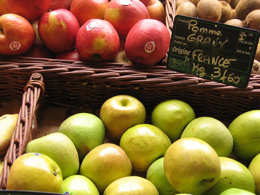 Apples for Sale Photograph by Vikki Bouffard