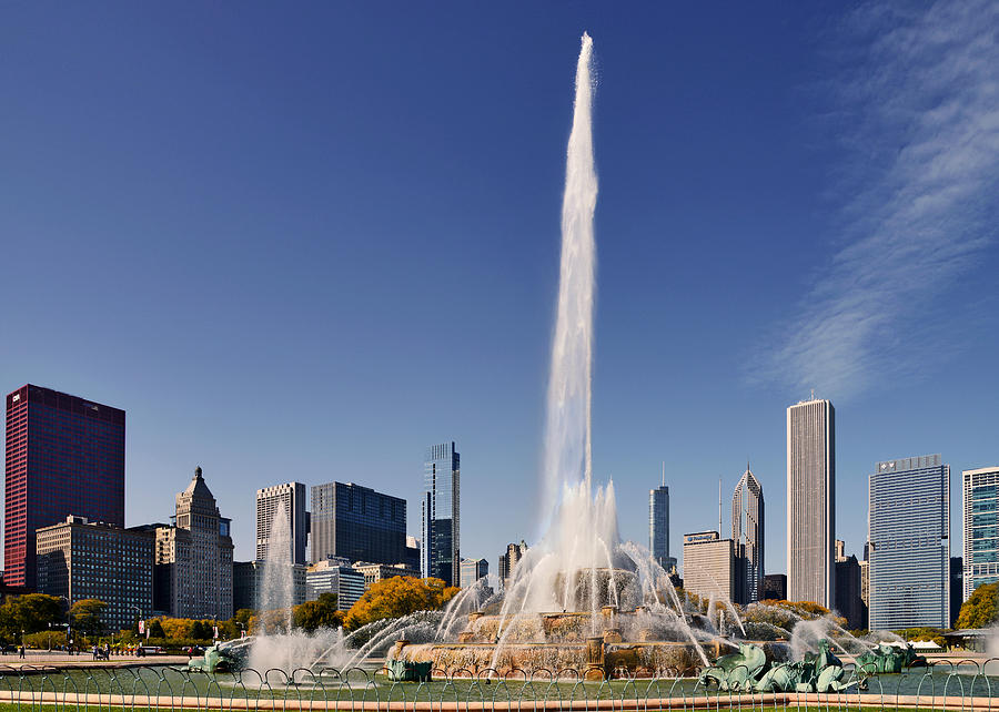 Art Deco Buckingham Fountain Chicago Photograph by Alexandra Till