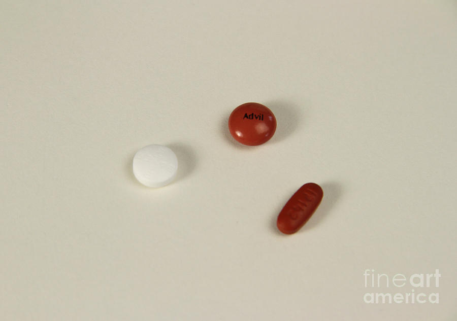 Aspirin And Ibuprofen Photograph by Photo Researchers, Inc.