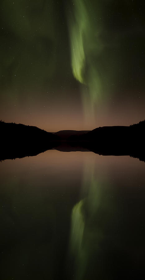 Aurora Reflection Photograph