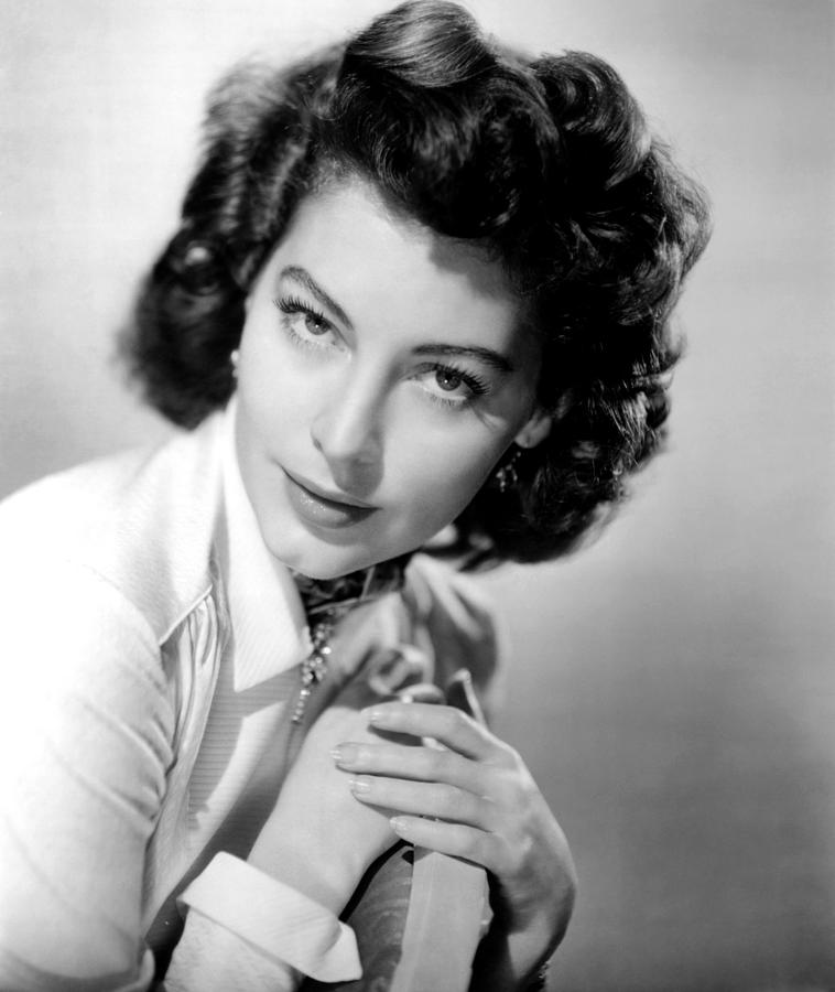 Ava Gardner, Circa 1940s Photograph by Everett - Fine Art America