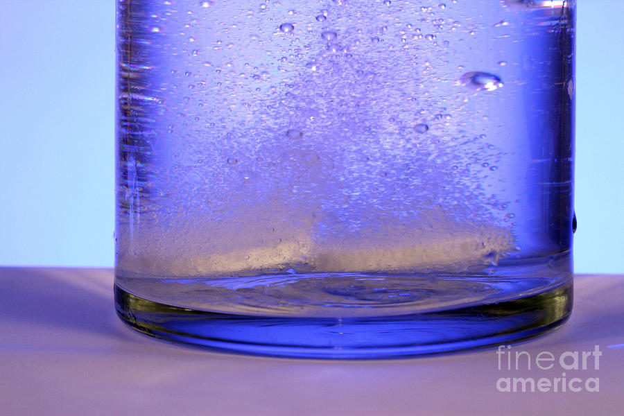 Bicarbonate Of Soda Dissolving In Water Photograph by Photo Researchers, Inc.