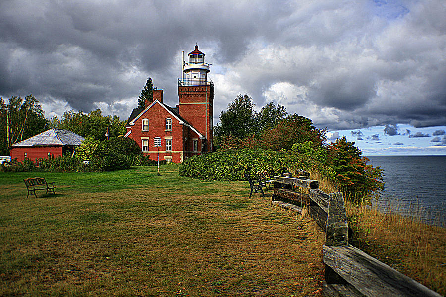 Bay light. Верхний Мичиган. Маяк Крисп-Пойнт - Мичиган. The Highest point Мичиган. Остров Бивер в Мичигане фото.