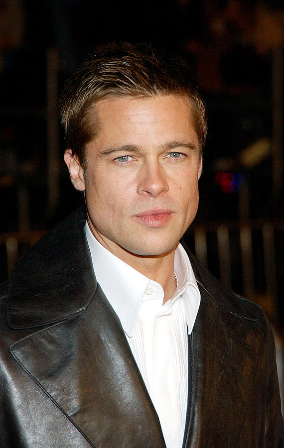 Brad Pitt At The Premiere Of Oceans Photograph by Everett