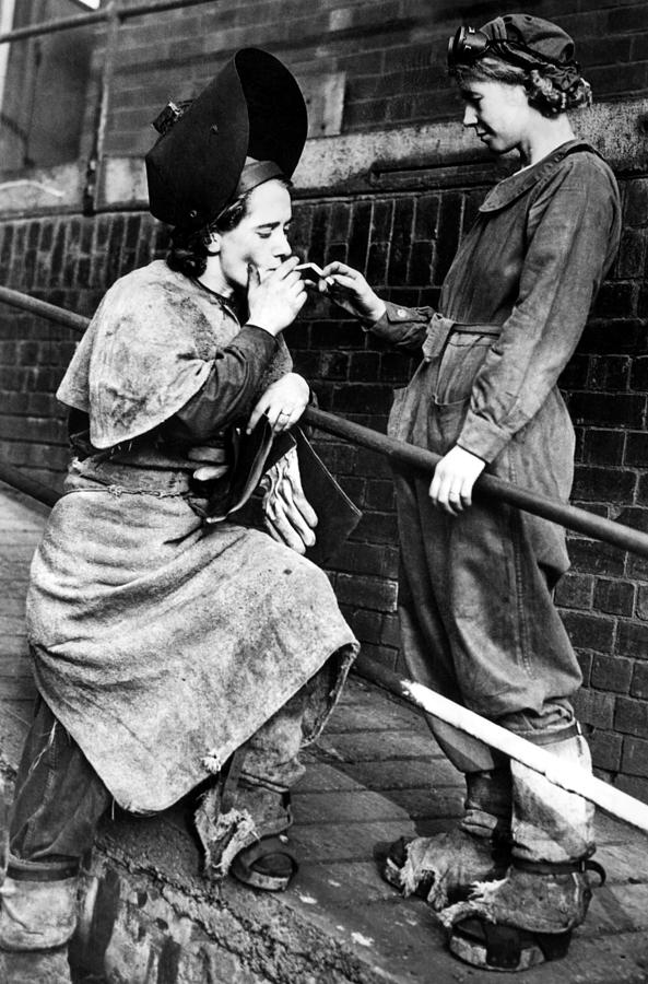 Goggle Photograph - British Women Working During Wartime by Everett