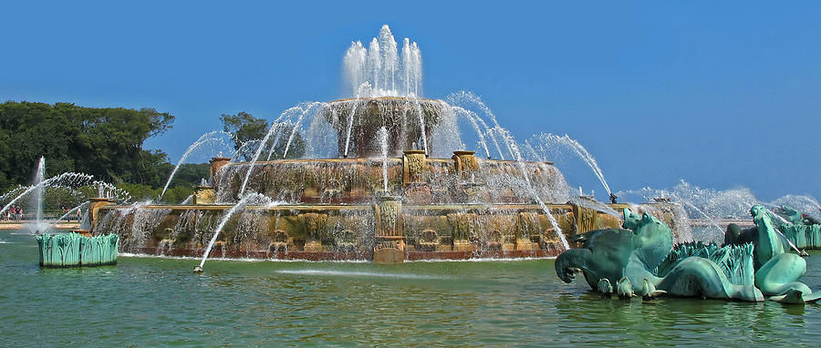Buckingham Fountain Chicago Illinois Photograph by Dave Mills