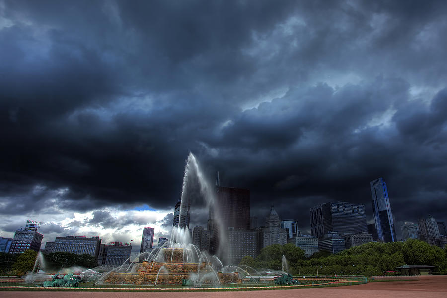 Chicago Photograph - Buckingham Fountain Storm by Shawn Everhart
