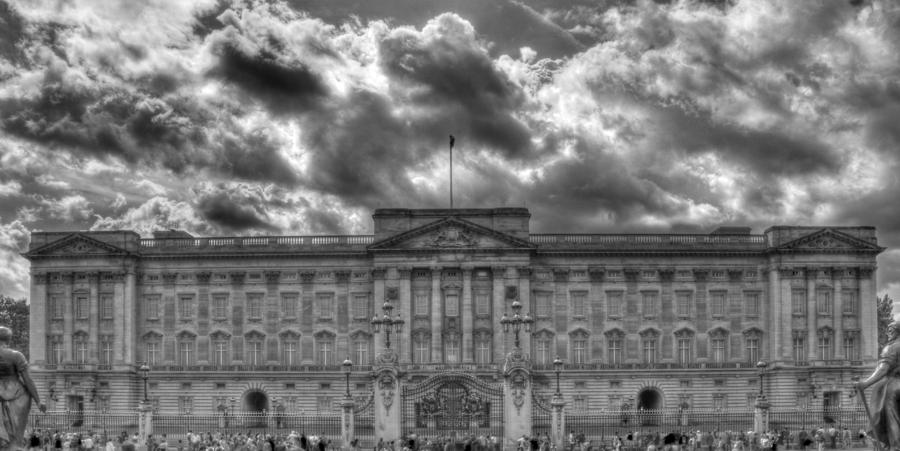 Buckingham Palace BW Photograph by David French