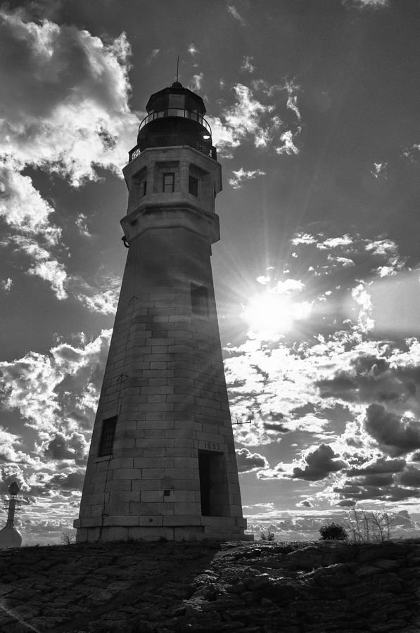 Buffalo Lighthouse 16717b Photograph by Guy Whiteley