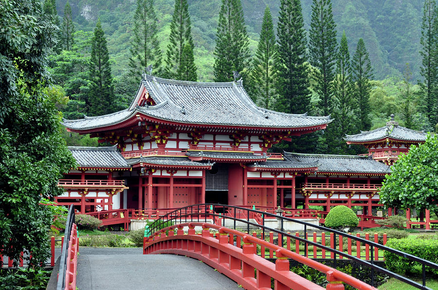 Byodo-In Temple Kaneohe Photograph by Dan McManus