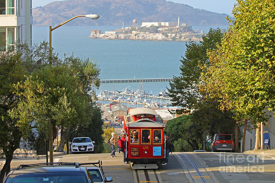 Cable Car on Hyde Street Photograph by Jack Schultz