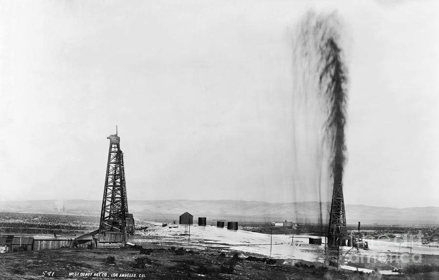 California: Oil Well, 1910 Photograph by Granger