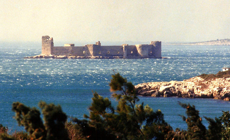 Castle in the Sea Photograph by Lou Ann Bagnall