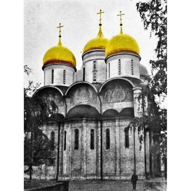 Moscow Photograph - Cathedral Of The Assumption, Moscow by Nicola ام ابراهيم