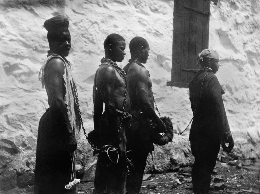 Chain Gang Of Convicts In Monrovia Photograph by Everett