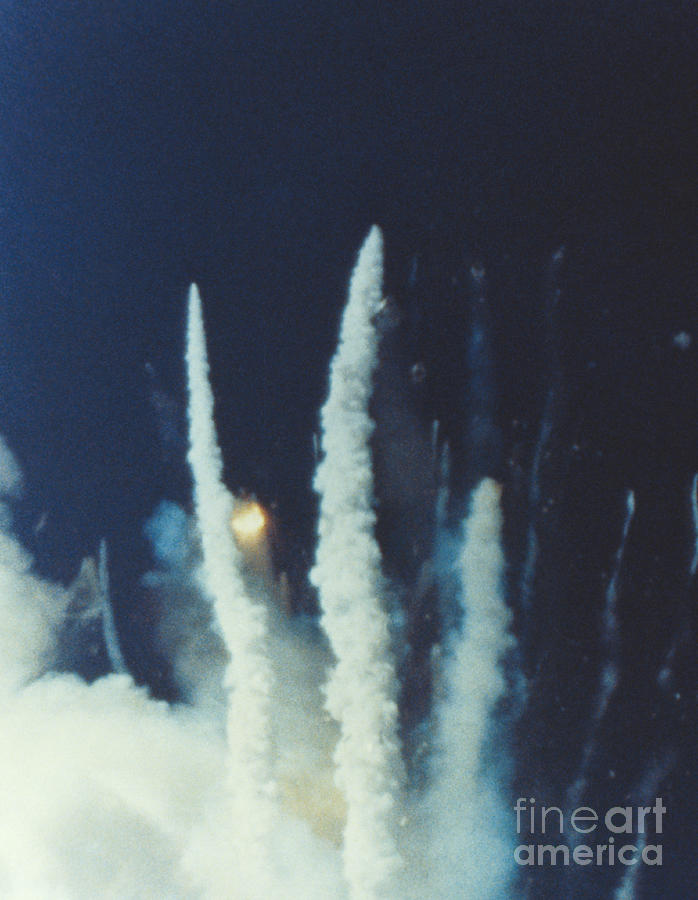 Challenger Disaster Photograph by Science Source