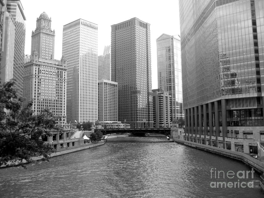 Chicago River - Black and white Photograph by Sonia Flores Ruiz