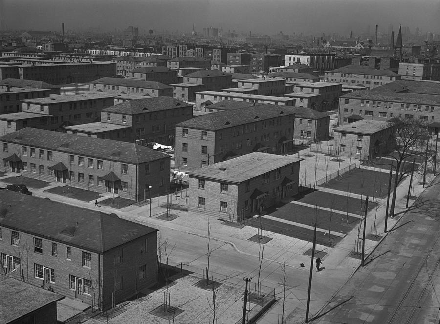 Chicago Photograph - Chicagos Ida B. Wells Housing Project by Everett