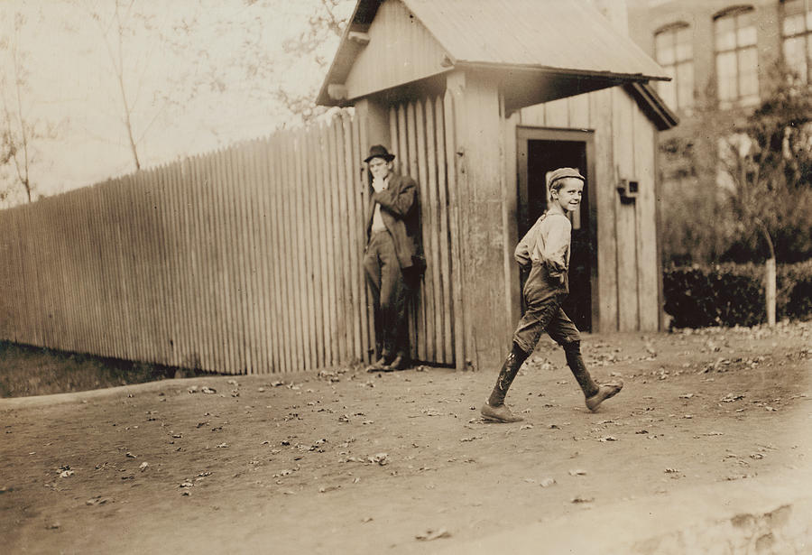 Child Goes to Work at Mill in Alabama - 1910 Photograph by International  Images
