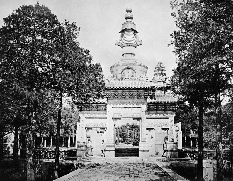 CHINA: CENOTAPH, c1900 Photograph by Granger