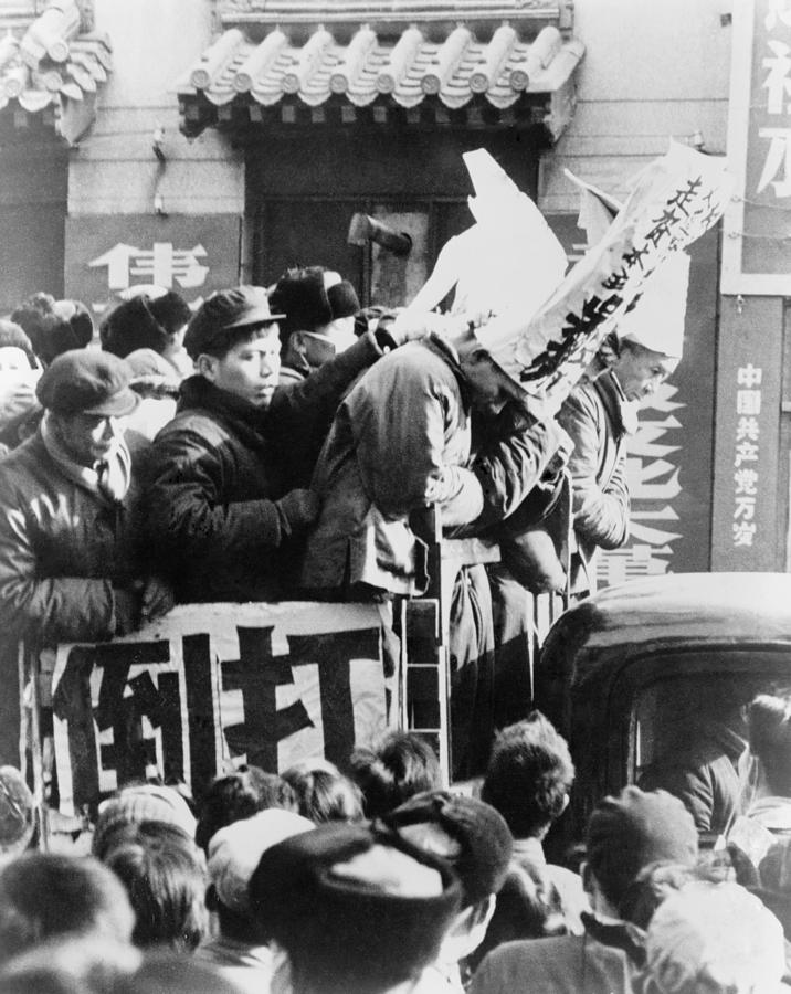 Chinese Red Guards Publicly Parade Photograph by Everett - Fine Art America